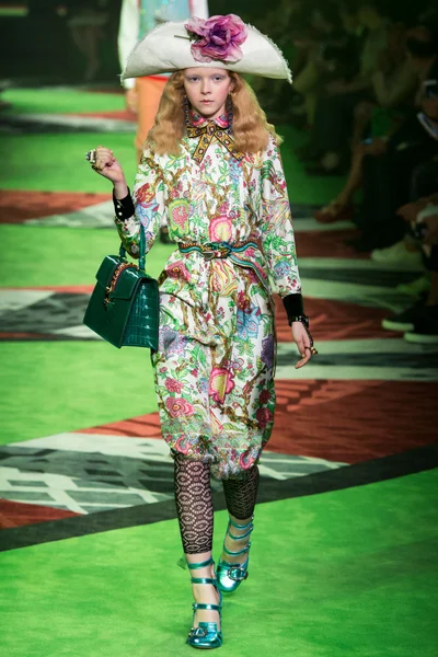 Look 11